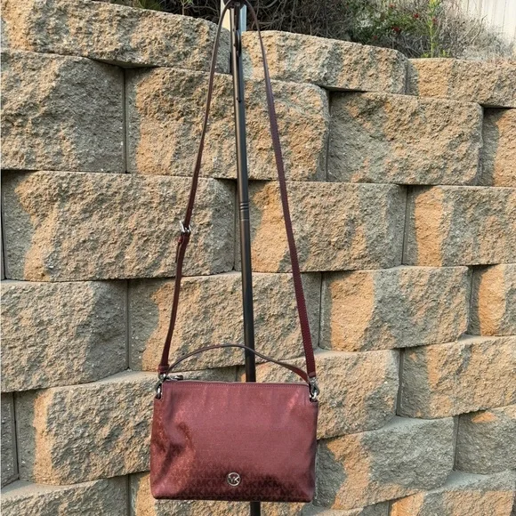 Michael Kors 2way carry crossbody burgandy w/ sparkle bag, silver hardware NWOT - Picture 3 of 16